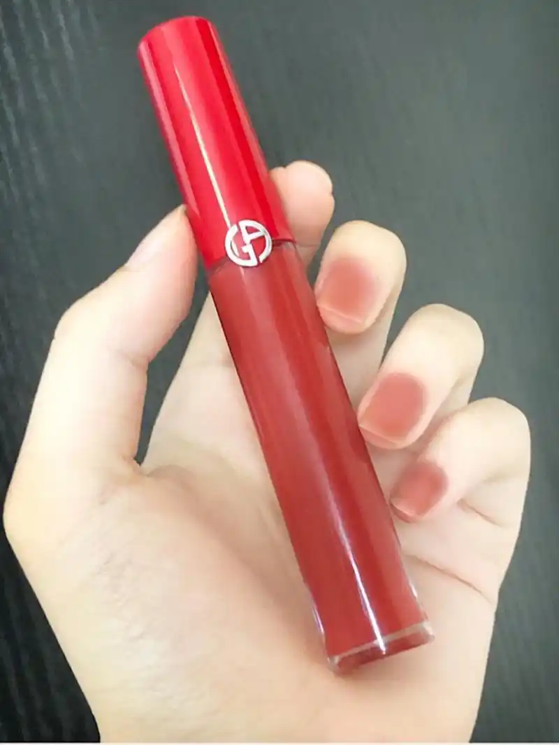 今年买到最爱的唇釉必须是阿玛尼415!