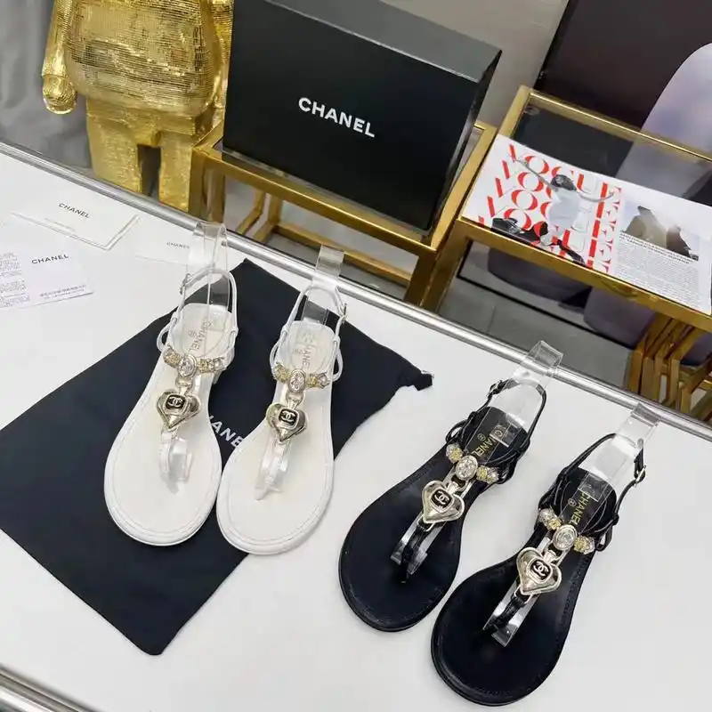 chanel*夏季新款凉鞋.chane*夹趾凉鞋爱心水钻珍珠 - 抖音