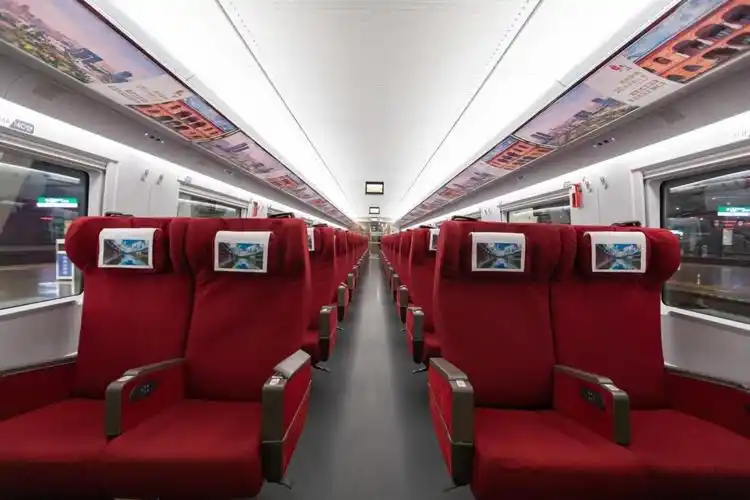 水晶晶南浔冠名的g34次列车再出发