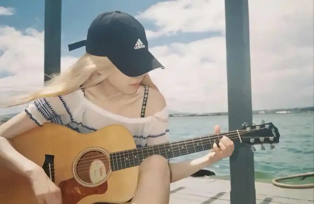 会后悔吗,来时背着一把吉他,去时带着满身辉煌#朴彩英rosé - 抖音