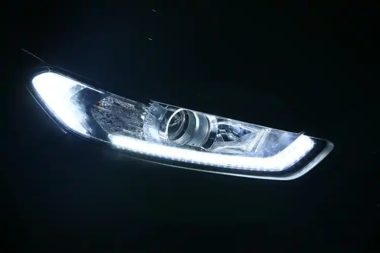 透镜也是非常美观远近效果非常不错改装氙气大灯,只要不要选择那些