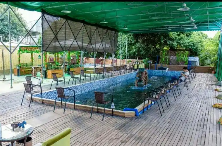 这是一个钓虾池.