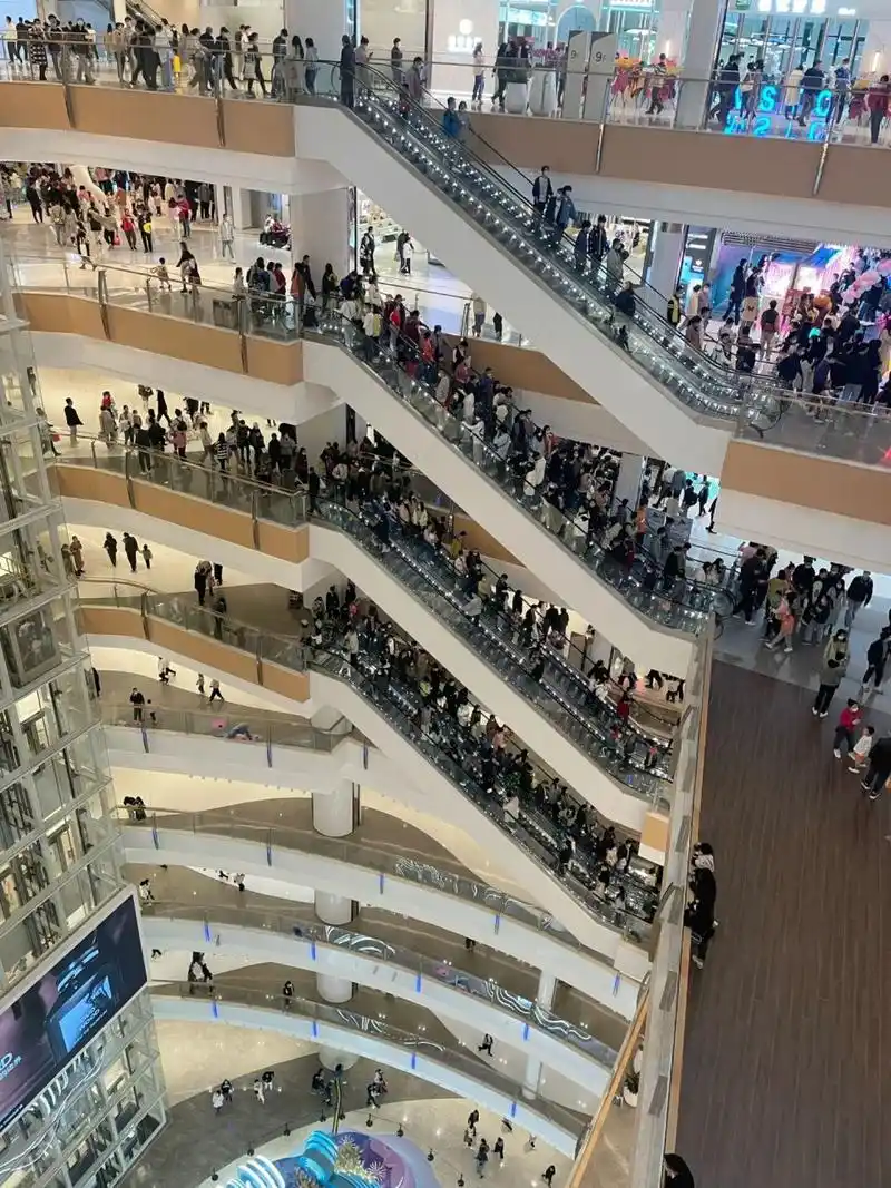 城市热点_武商梦时代广场 这是一座开业被孩子上网课家长联名举报的