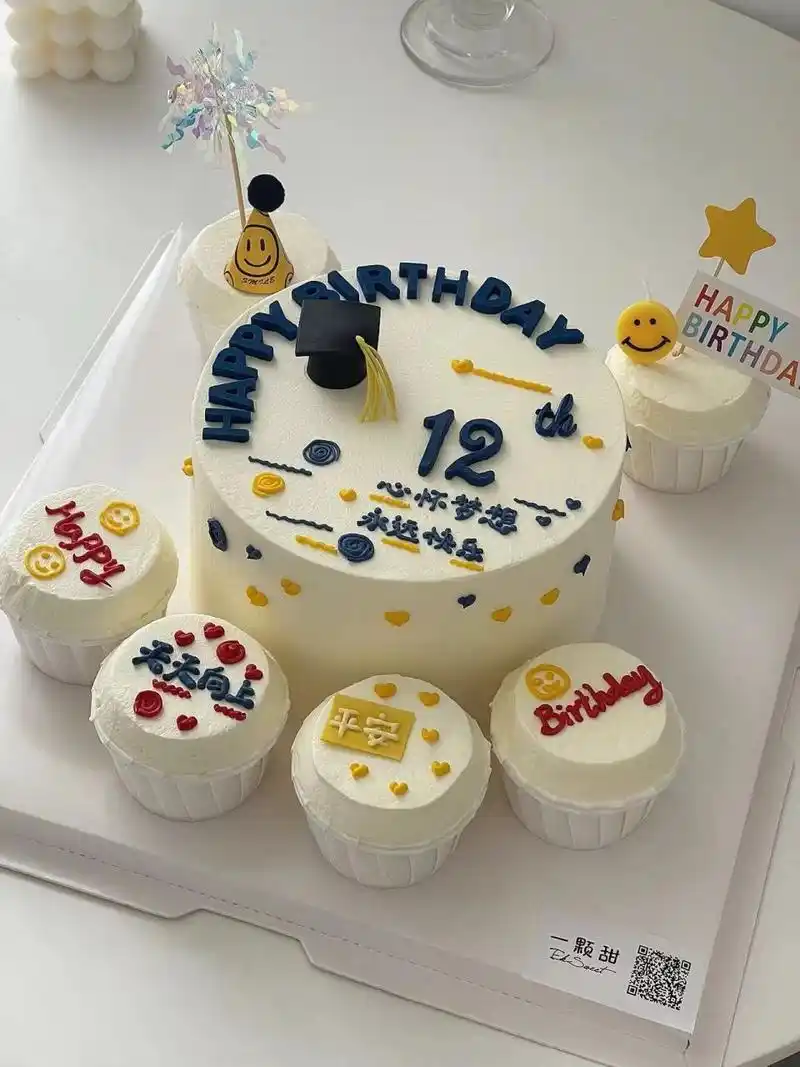 12岁男孩蛋糕 上找的98款式觉得很好看,就发给蛋糕店做了,做出来也