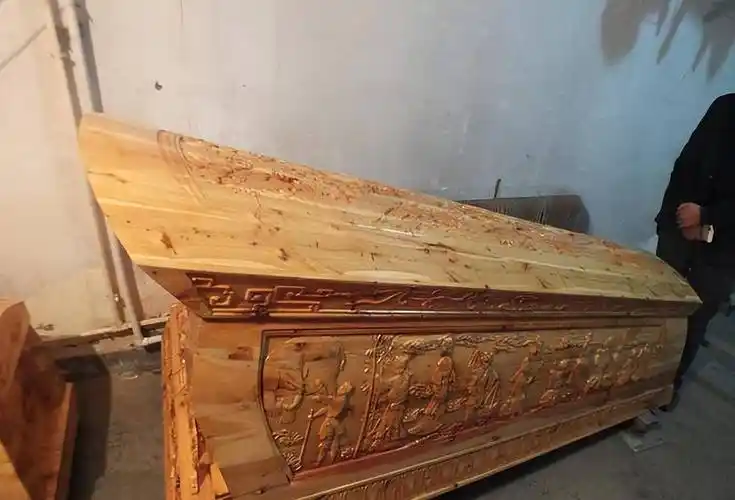 为啥棺材一头大一头小,一头高一头低?