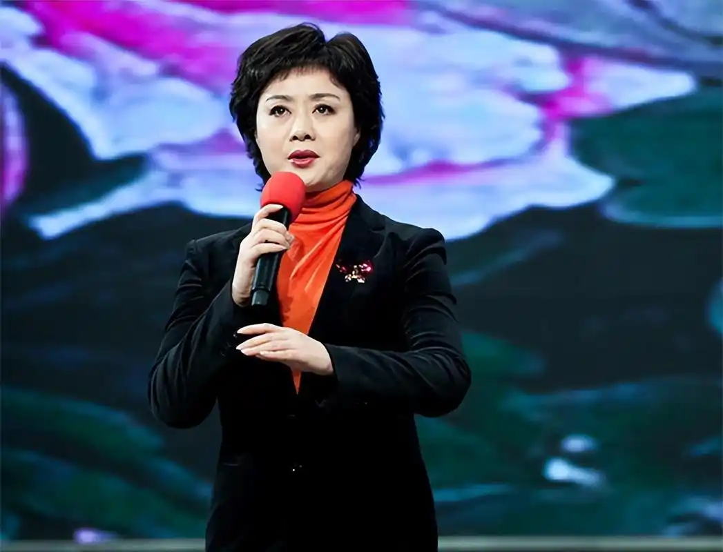 回顾"京剧美人"李胜素:57岁仍未婚,4个绯闻老公竟没一个真!