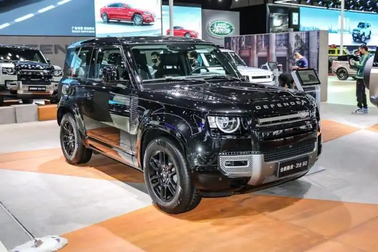 秒懂新车硬派越野的归宿路虎卫士90正式上市
