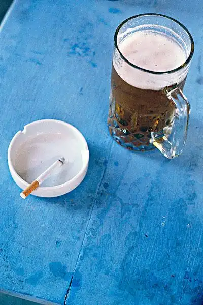 玻璃杯_啤酒_香烟