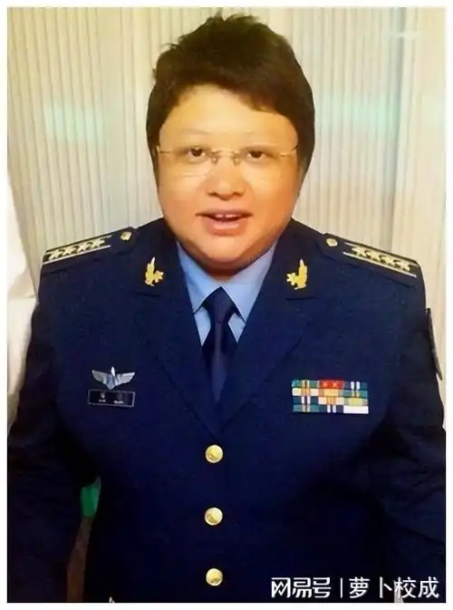 成为中国人民解放军空军政治部文工团(简称空政文工团)副团长