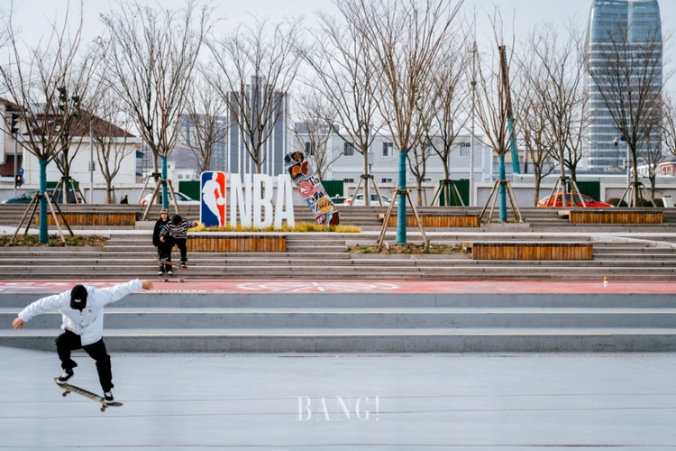 徐汇滨江还有一座滑板公园,众多热爱滑板的热血青年们时常聚在这里