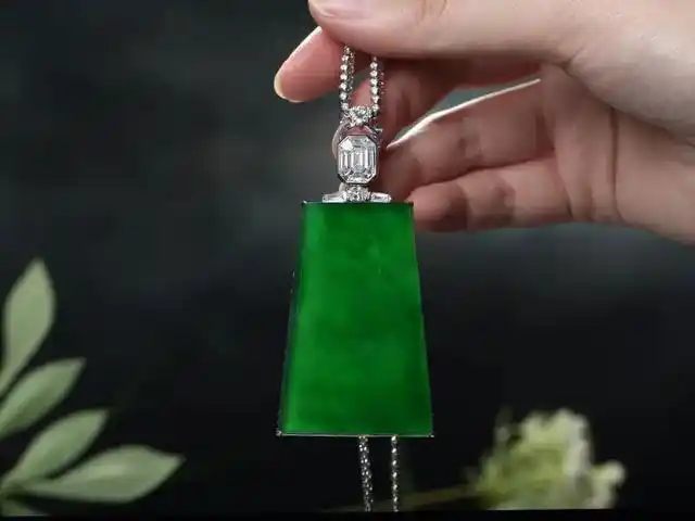 帝王深海 种色高渺 至尊极臻 玻璃种帝王绿翡翠巨版平安无事牌 18k金