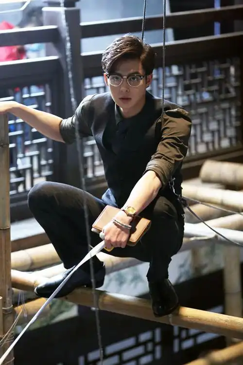 张铭恩沙海反差萌一展身手武力值爆棚