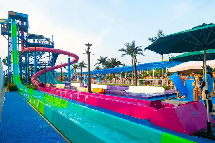 绍兴镜湖乐园梦幻水世界镜湖乐园梦幻水世界内环形的主园路将"精灵岛"