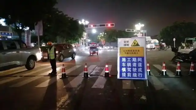 现场直击:今夜霞浦山河路这些路段开始封路,即将摊铺沥青