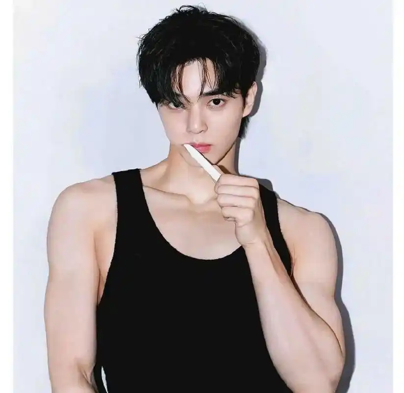 韩国男星宋江(song kang,2276)即将迈入而立之年,迎来他三十岁的