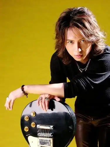 张淇唱完之后,李彤感到惊艳!大赞这位比自己年轻17岁的后辈.