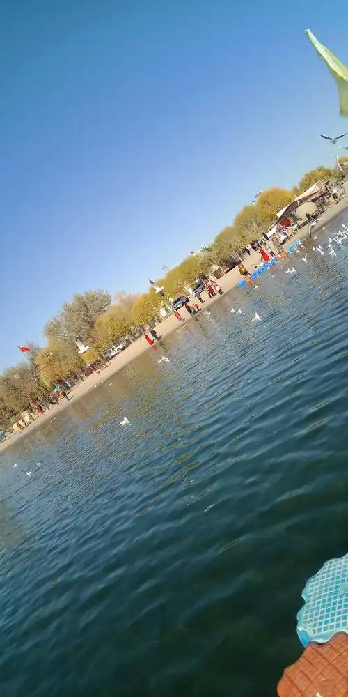 金沙滩景色秀丽属于4a级景区,有新疆夏威夷的美称.