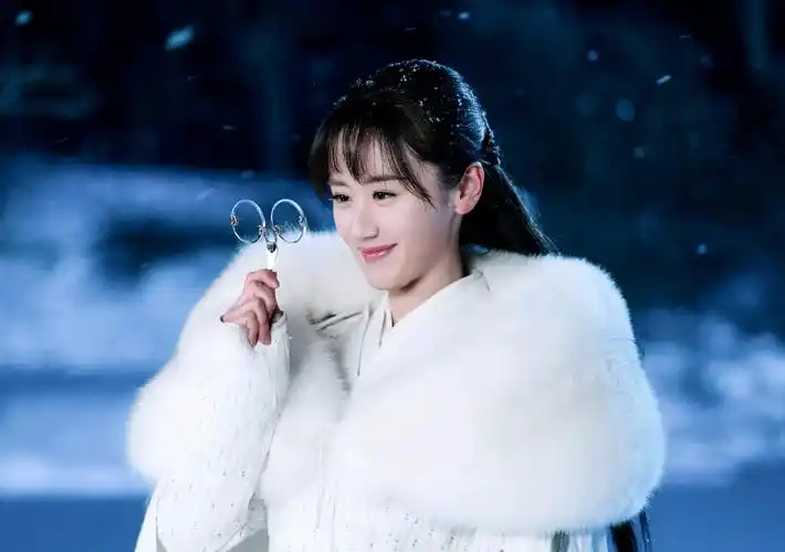 袁冰妍祝卿好开机古装造型被指比璇玑差太多但却与郑业成cp好搭