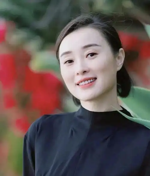 谁说小脸才是美这几位大饼脸女星个个都难以超越