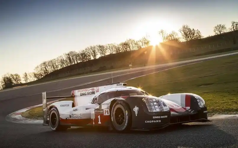 1.丰田ts050赛车勇夺2017 wec揭幕战冠军