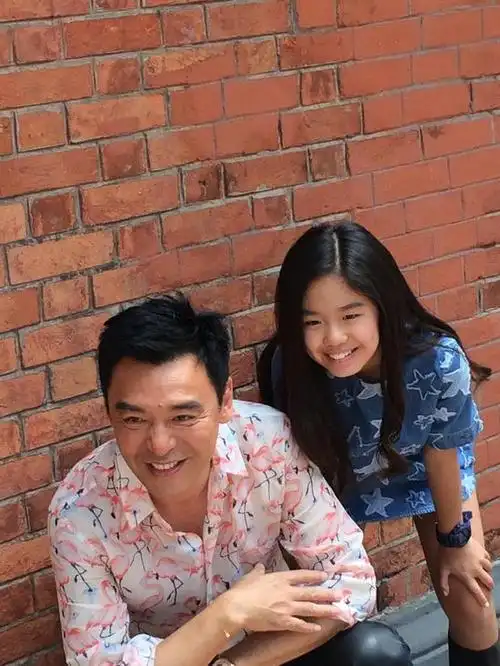 钟镇涛与女儿合唱中国爸爸主题曲