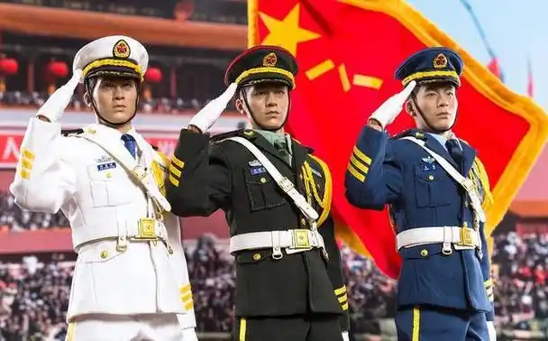 同样是敬军礼吴京很酷张译很帅杨洋很标准彭于晏却被骂惨