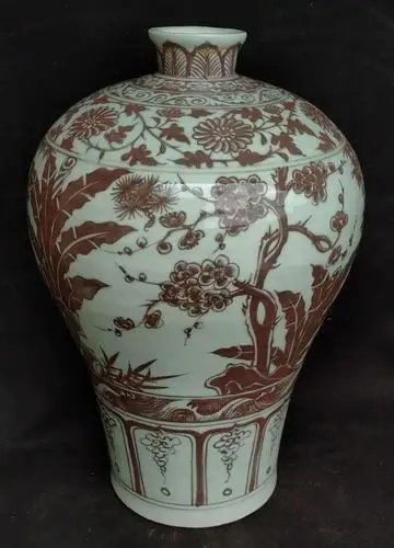 明洪武:釉里红岁寒三友图梅瓶.高35cm口径6.3cm足径12.