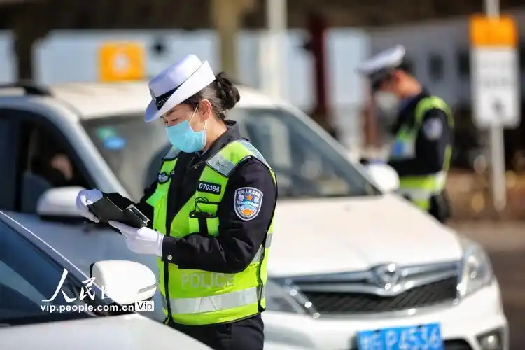 铿锵玫瑰女交警2