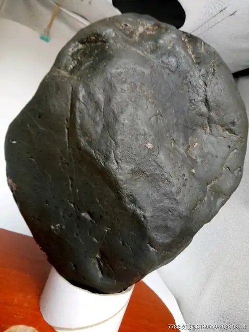 碳质钻石陨石【超强磁】透红黄光