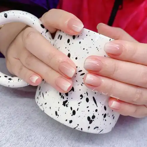 冰透奶白色渐变~举手投足之间都透露着温柔[集美r]炒鸡耐看#美甲