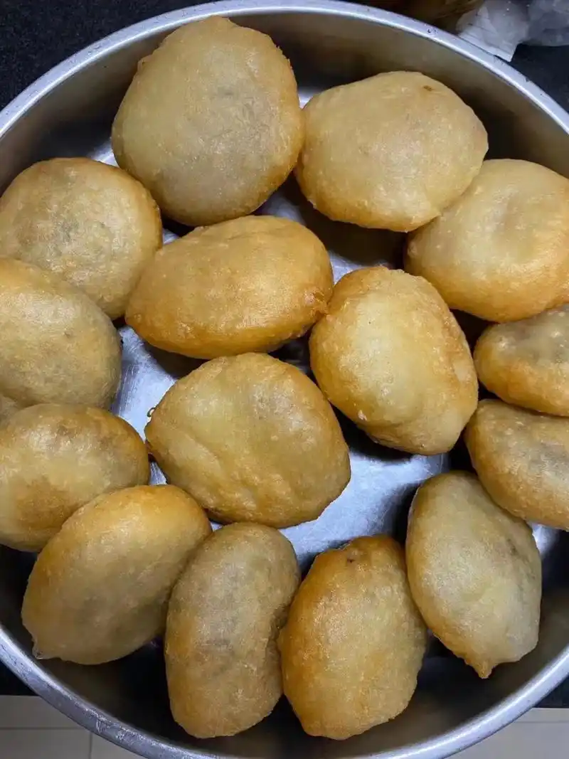 揭西美食特产 薯粉板有韭菜,香芋,玉米萝卜的 煎堆有,芋泥,花生芝麻