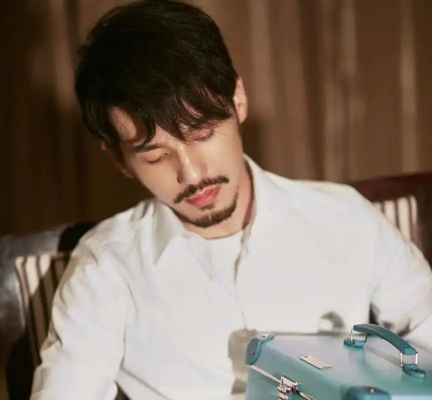 白宇的小胡子,胡歌的小胡子,都没有他的小胡子有看点!