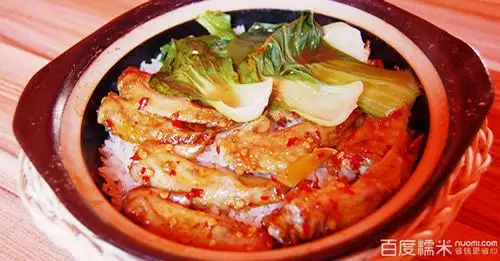 香辣鸡翅煲仔饭