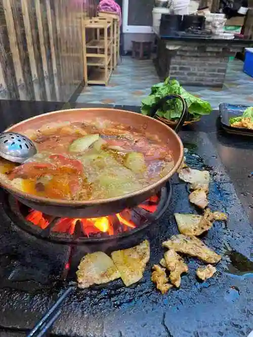 纳西火塘总店-"老板热情,我们吃的土鸡,汤味不错,特别是.