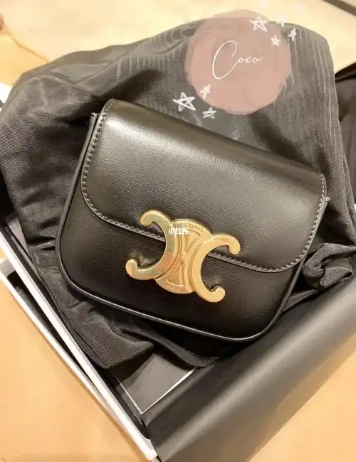 celine迷你凯旋门包一只