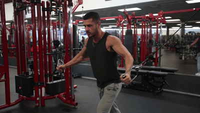 经典的胸部锻炼动作配搭科学的训练计划轻松拥有施瓦辛格的胸肌