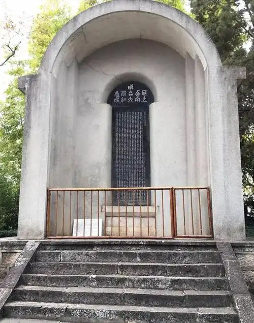 八年历史四千学生走出两位诺贝尔奖获得者八位两弹一