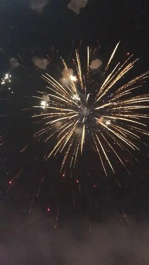 超级漂亮的烟花微信聊天壁纸