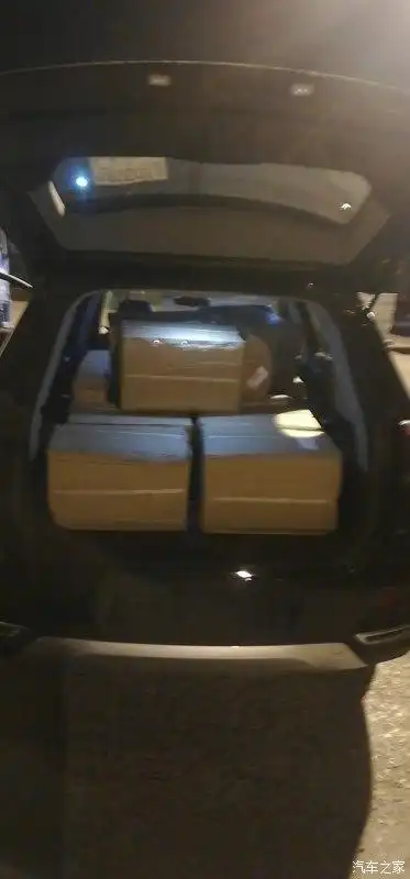 空间绝对够用了,座椅放倒贼能装.