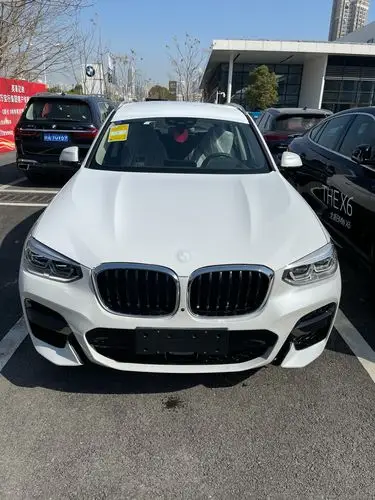 2021款宝马x330i矿石白极简提车防一血