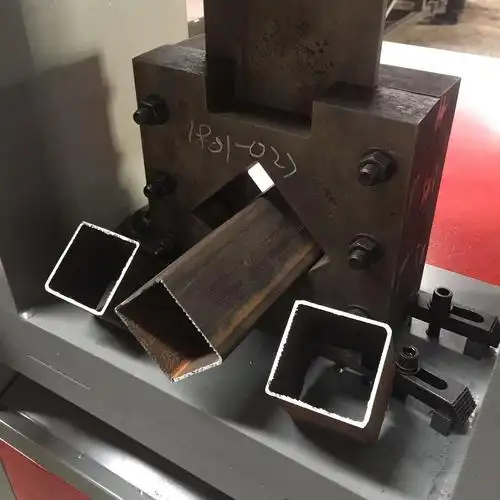 盈通机械方管冲断模具方管切断模具冲压模具厂家源头厂家