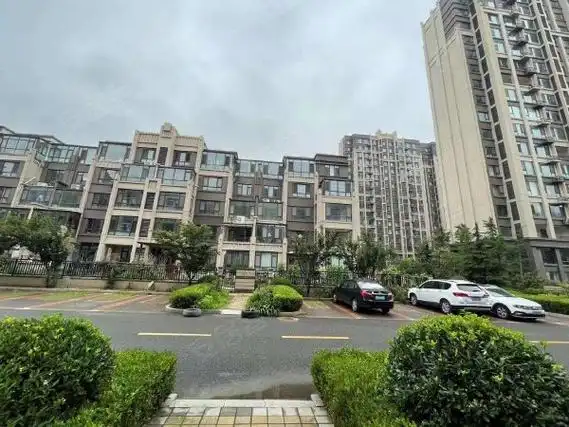 青岛黄岛隐珠银盛泰星海城二期房源采光好,南北通透,业主诚意出出租