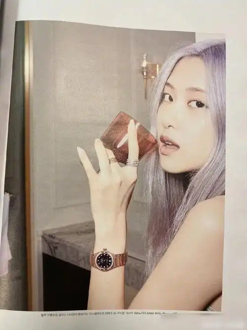 最近,blackpink朴彩英为某手表品牌拍摄的最新画报公开,这组画报中的