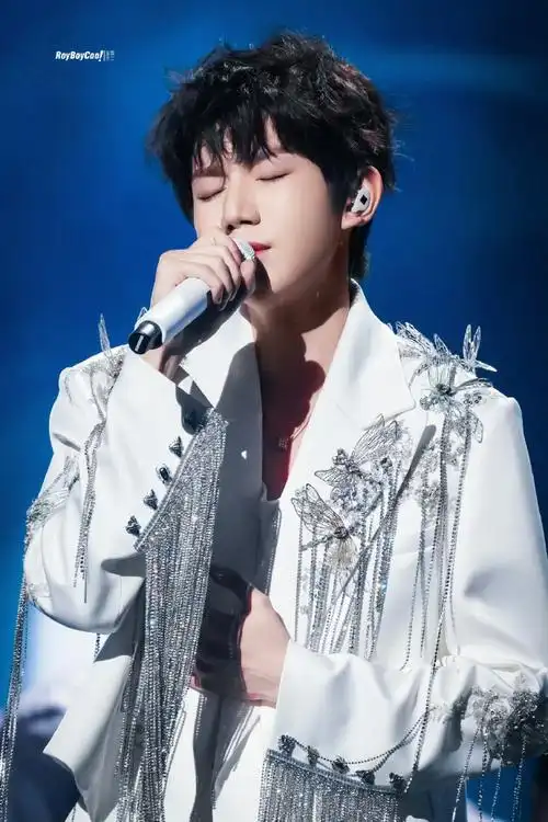 帅气又可爱的小王子 谁看了不想打个招呼@tfboys-王源