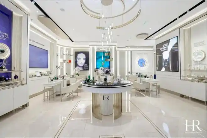 hr赫莲娜品牌至美大使胡杏儿亮相青岛万象城精品概念店