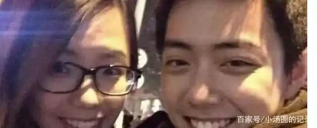 当肖战上大学时,他的女朋友曝光的同学纷纷表达了他们的酸涩表情