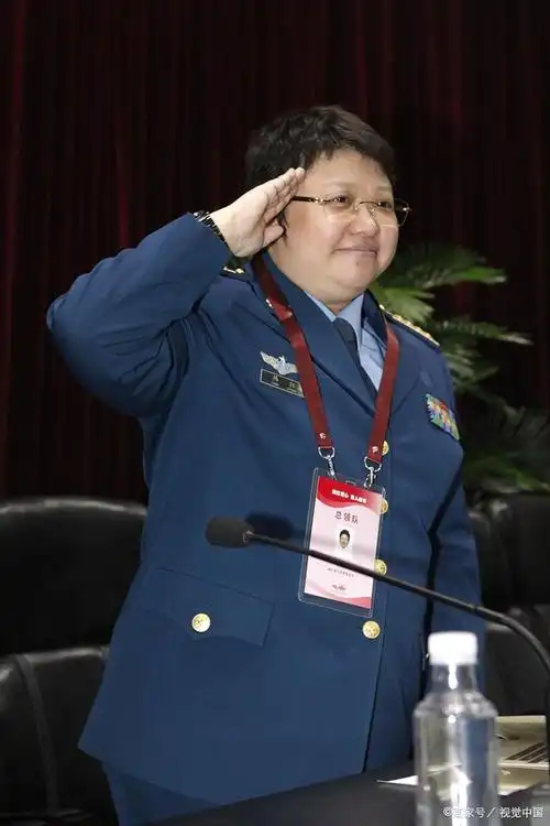 韩红自称"大学校花",原以为是玩笑,18 岁照片真被惊艳到!