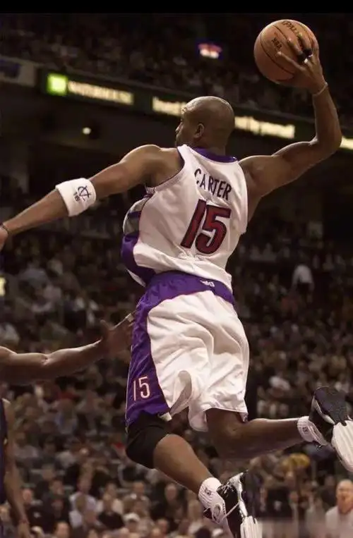 选秀时的卡特强到没有模板当时他绝不仅仅只是扣篮炸裂