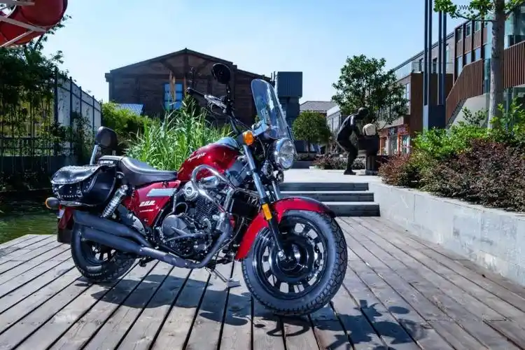 瞧,那辆大"哈雷"-钱江凯威极光200静态测评 - 二手摩托车交易网