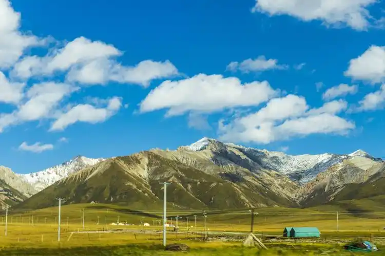 青海湖公路景色